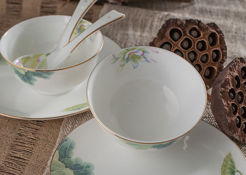 OEM ODM Luxury 45% Bone China Dinnerware Set 45 Pieces