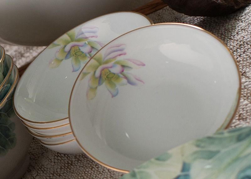 OEM ODM Luxury 45% Bone China Dinnerware Set 45 Pieces